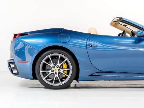 Used 2010 Ferrari California image 10