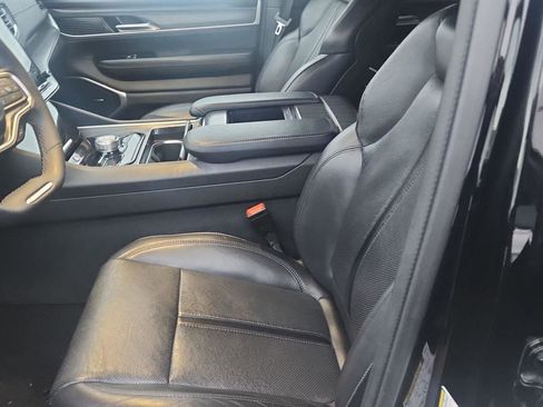 Used 2024 Jeep Wagoneer Series II w/ Flexible Seating Group image 9