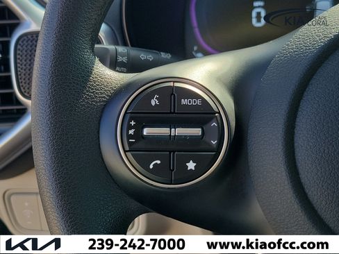 Certified 2025 Kia Soul LX w/ LX Technology Package FWD image 22