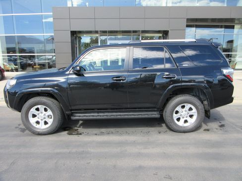 Used 2024 Toyota 4Runner SR5 AWD/4WD image 3