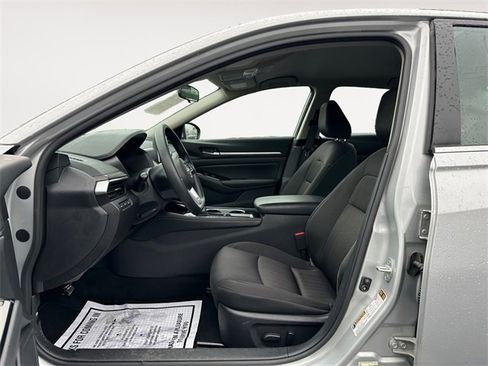 Used 2023 Nissan Altima 2.5 SV image 9