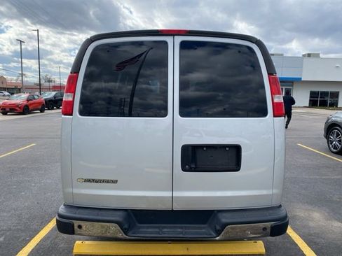 Used 2020 Chevrolet Express 2500 LT w/ LT Preferred Equipment Group image 4