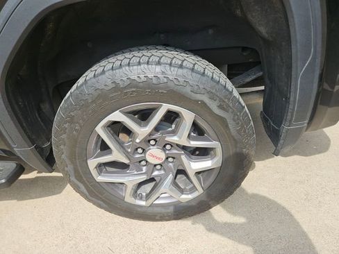 Used 2024 GMC Sierra 1500 SLT image 4