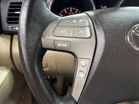 Used 2010 Toyota Highlander Limited FWD image 24