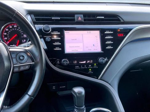 Used 2018 Toyota Camry XSE FWD image 7