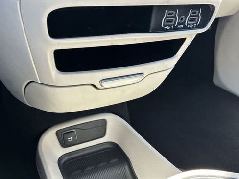 Used 2023 Chrysler Pacifica Touring-L FWD image 32