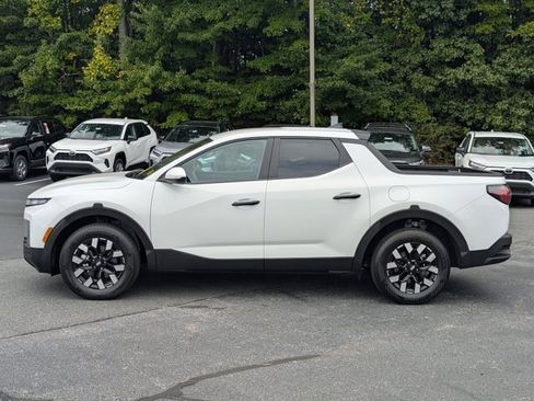 Used 2025 Hyundai Santa Cruz SE image 4