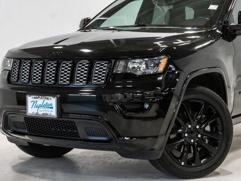 Used 2021 Jeep Grand Cherokee Laredo X AWD/4WD image 2