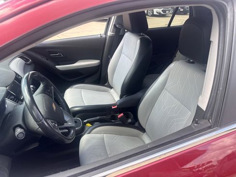 Used 2019 Chevrolet Trax LT w/ LT Convenience Package AWD/4WD image 9