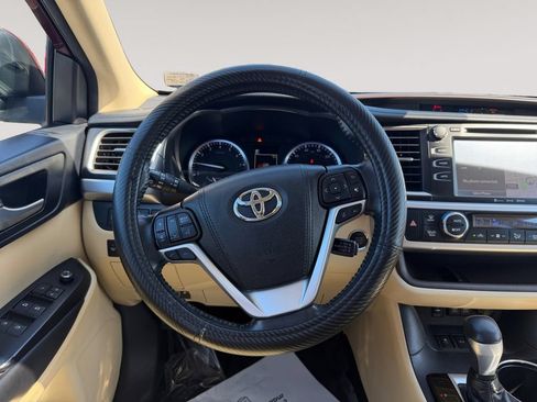 Used 2018 Toyota Highlander XLE AWD/4WD image 12