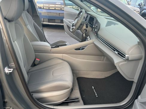New 2026 Hyundai Elantra SE FWD image 14