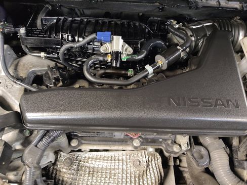 Used 2020 Nissan Rogue S FWD image 30