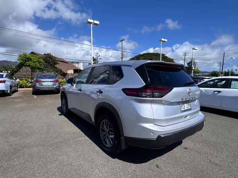 Used 2025 Nissan Rogue S image 4