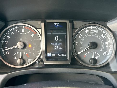 Used 2022 Toyota Tacoma TRD Off-Road w/ Technology Package AWD/4WD image 28