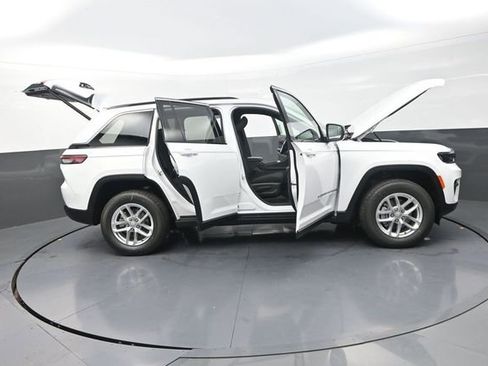 New 2026 Jeep Grand Cherokee Laredo X AWD/4WD image 36