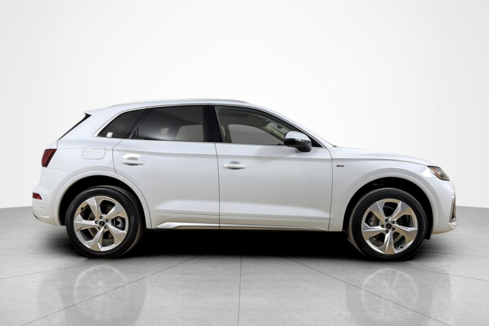 Used 2023 Audi Q5 2.0T Premium Plus w/ Premium Plus Package AWD/4WD image 6