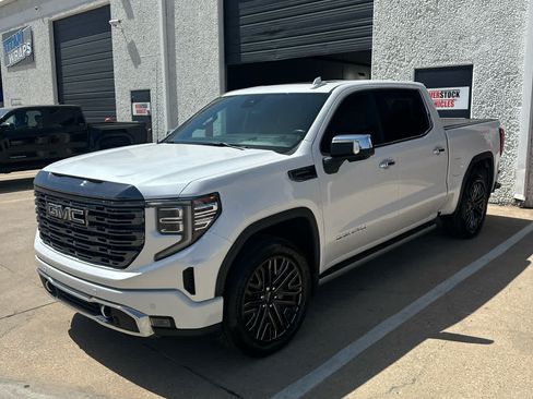 Used 2022 GMC Sierra 1500 Denali Ultimate AWD/4WD image 3