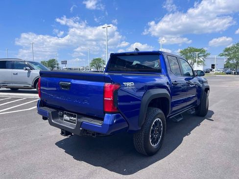 Used 2025 Toyota Tacoma TRD Off-Road AWD/4WD image 4