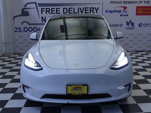 Used 2023 Tesla Model Y Long Range AWD/4WD image 2