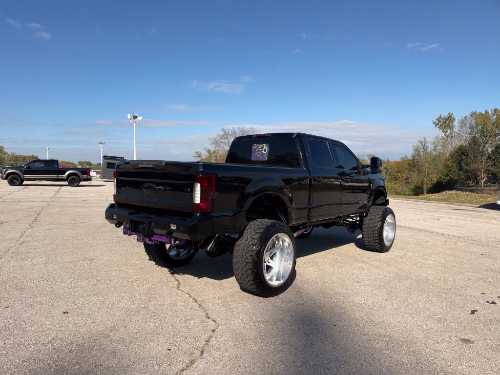 Used 2017 Ford F250 Lariat w/ Lariat Ultimate Package AWD/4WD image 5