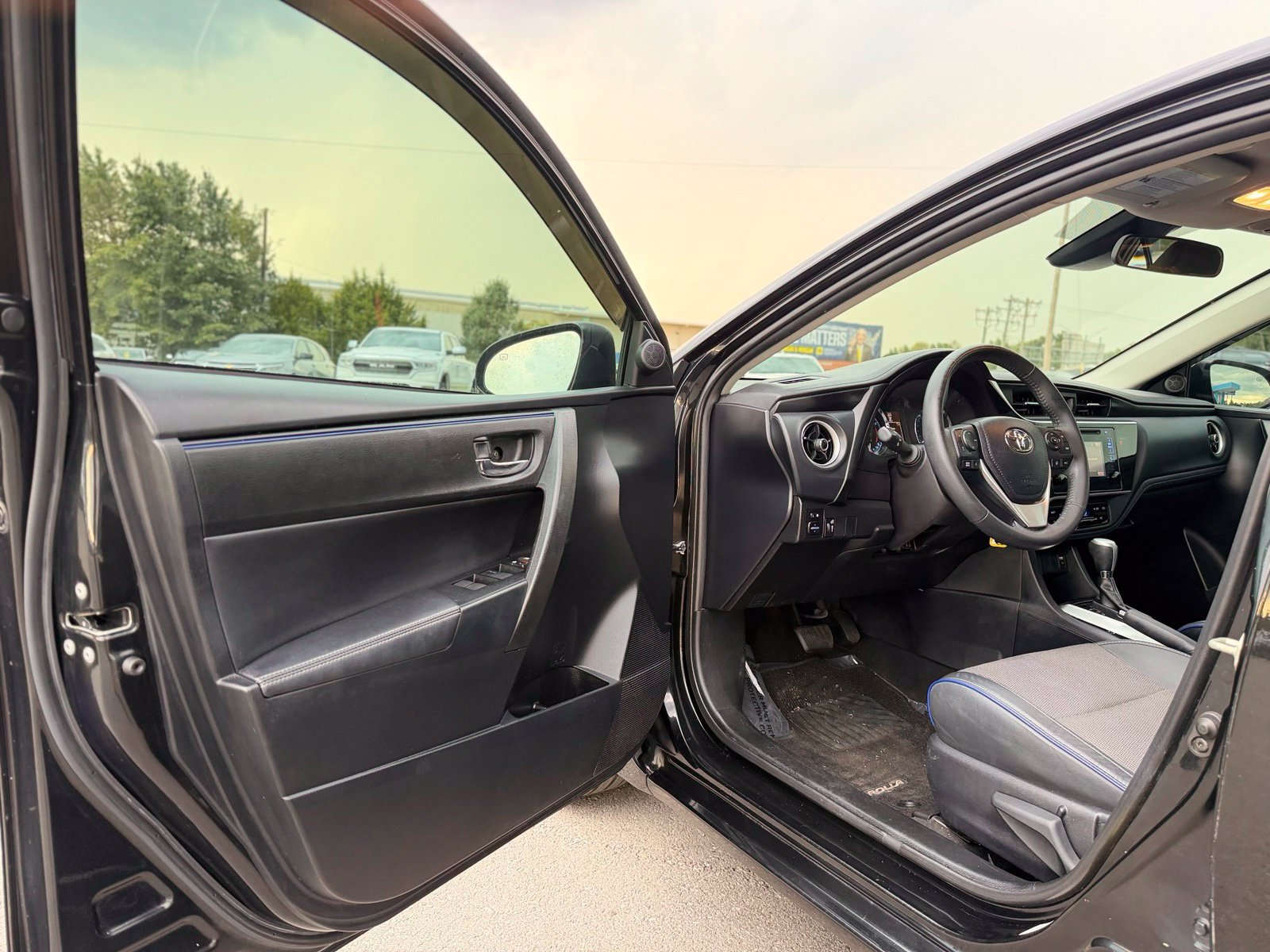 Used 2018 Toyota Corolla SE FWD image 15