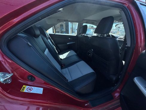 Used 2014 Toyota Camry SE w/ Moonroof Package image 7