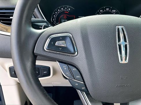 Used 2019 Lincoln MKC Reserve image 24