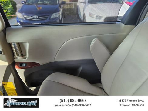 Used 2013 Toyota Sienna XLE image 21