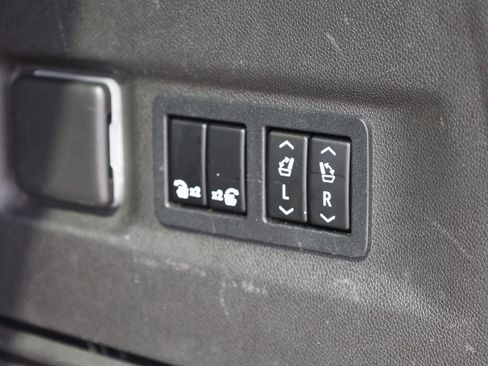 Used 2021 Chevrolet Suburban LT w/ LT Signature Package image 10