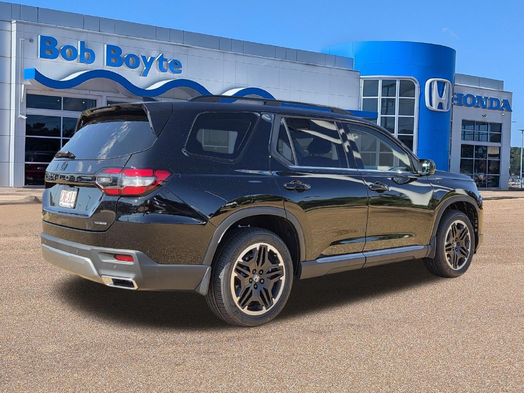 New 2026 Honda Pilot Touring image 4