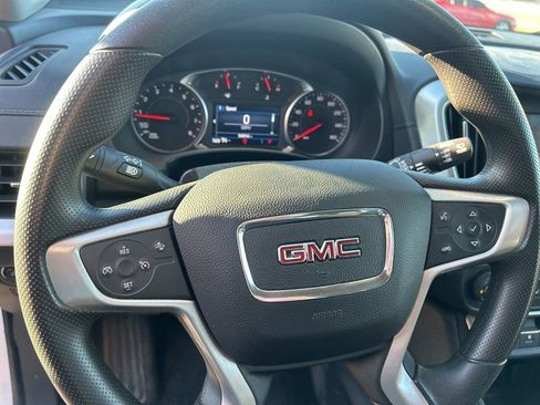 Used 2024 GMC Terrain SLE image 8