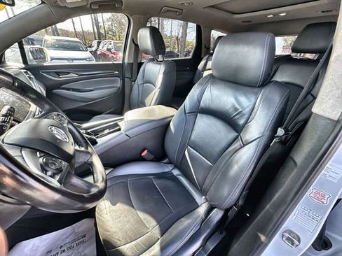 Used 2018 Buick Enclave Essence image 19