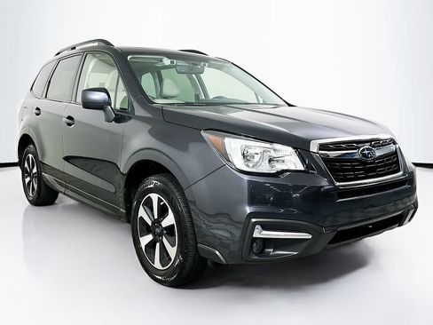 Used 2017 Subaru Forester 2.5i Premium AWD/4WD image 2