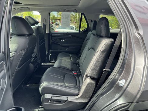 Used 2026 Honda Pilot Touring image 9