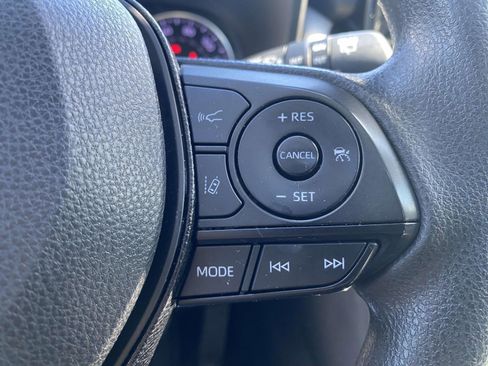 Used 2021 Toyota RAV4 XLE w/ Convenience Package FWD image 21