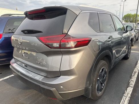 Used 2024 Nissan Rogue SV w/ SV Premium Package image 3