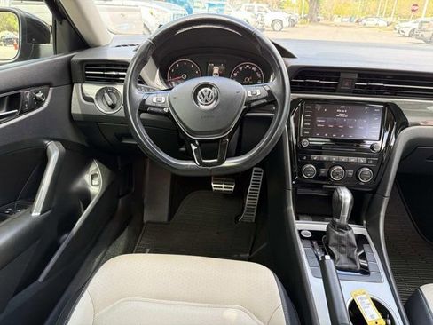 Used 2020 Volkswagen Passat 2.0T R-Line image 23