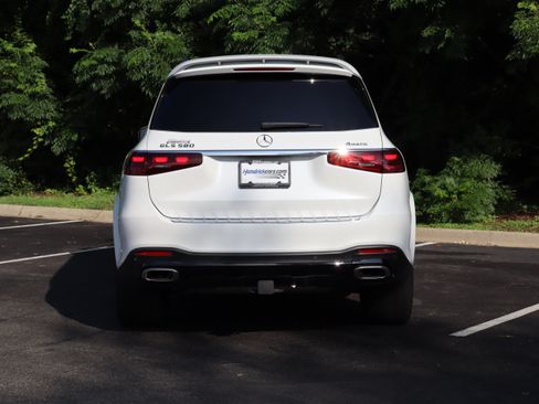 Used 2025 Mercedes-Benz GLS 580 4MATIC image 8