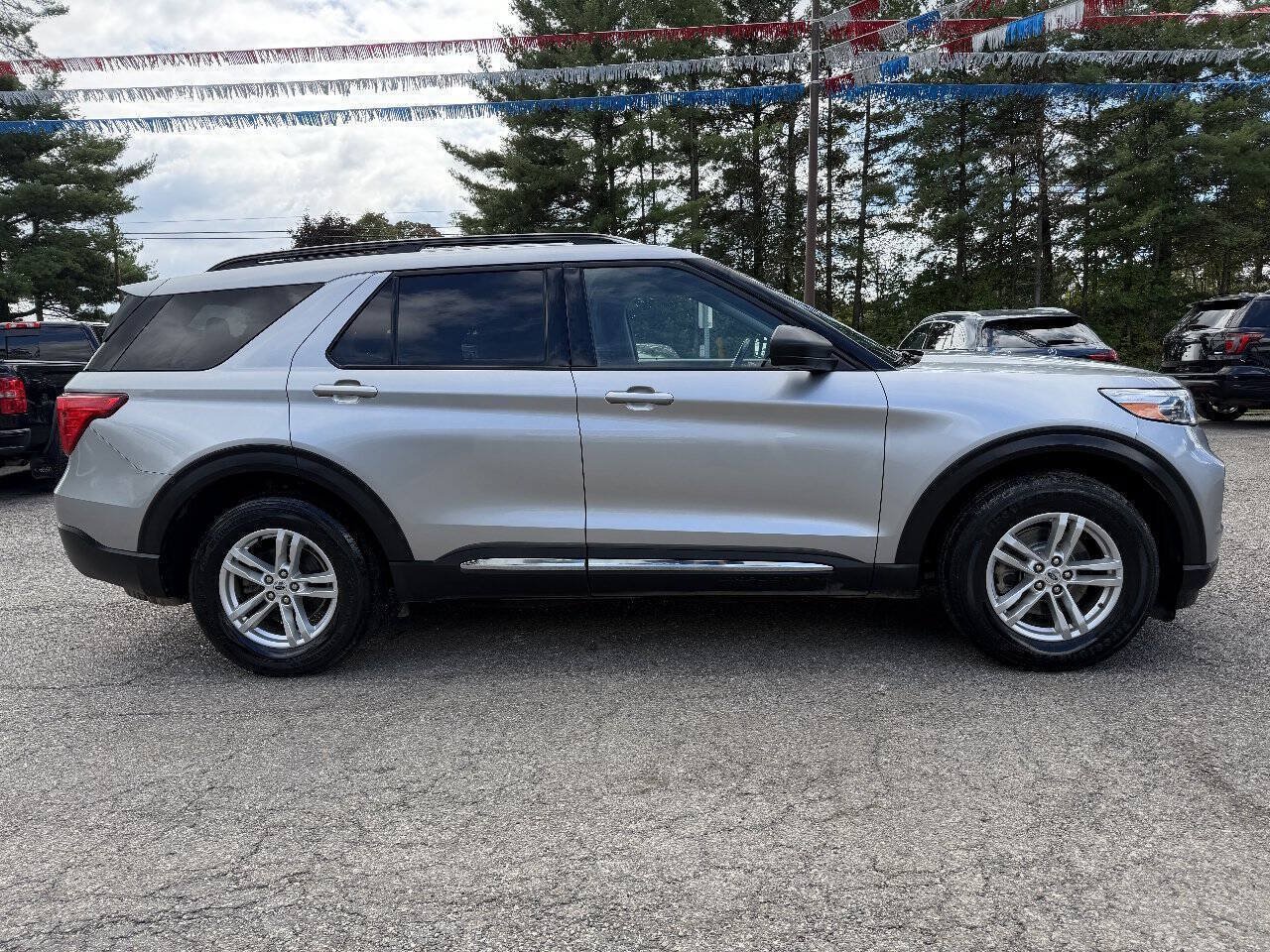 Used 2020 Ford Explorer XLT w/ Equipment Group 202A AWD/4WD image 3