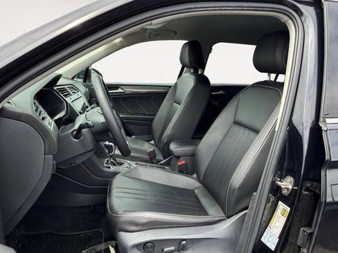 Used 2022 Volkswagen Tiguan SE AWD/4WD image 9