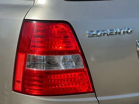 Used 2007 Kia Sorento LX image 29