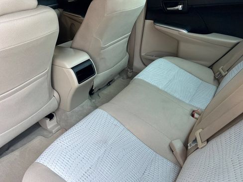 Used 2014 Toyota Camry LE FWD image 12