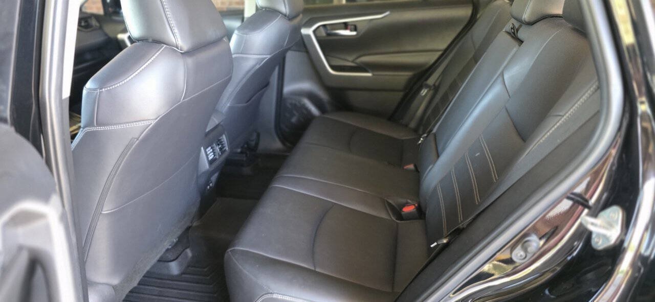 Used 2020 Toyota RAV4 XLE Premium AWD/4WD image 16