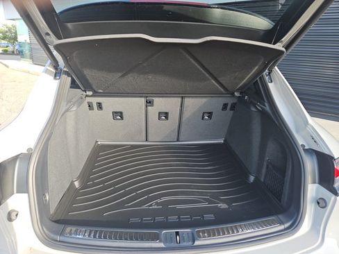 Certified 2025 Porsche Macan AWD/4WD image 16