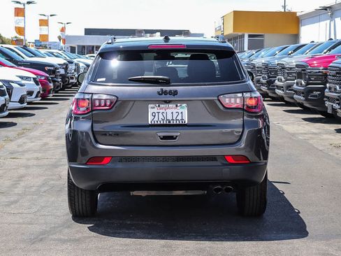 Used 2022 Jeep Compass Latitude w/ Convenience Group AWD/4WD image 5