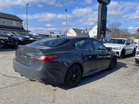 Used 2025 Toyota Camry SE image 6