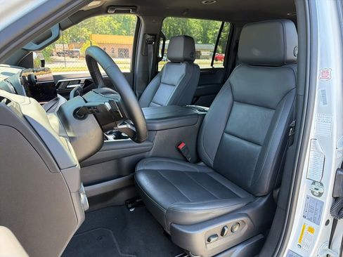 Used 2025 Chevrolet Suburban Z71 AWD/4WD image 26