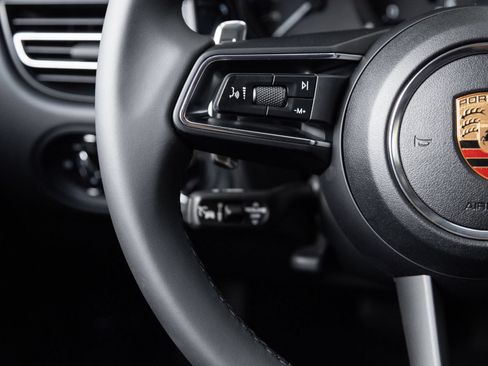 Certified 2026 Porsche Macan AWD/4WD image 15