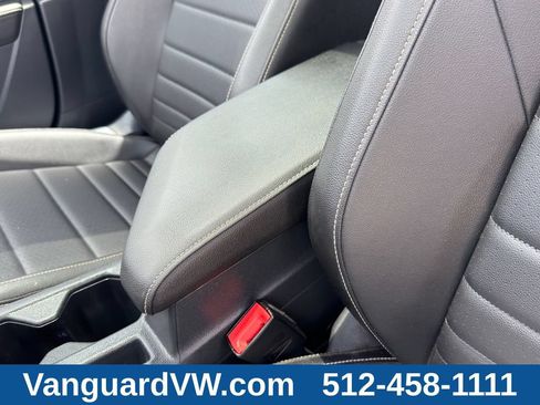 Used 2024 Volkswagen Jetta SE w/ Panoramic Sunroof Package FWD image 11