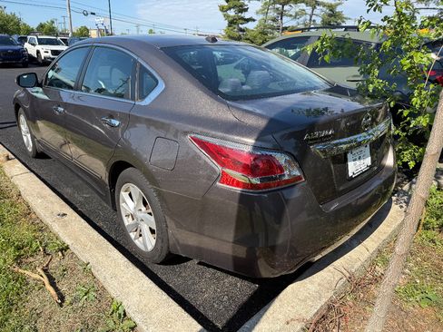 Used 2015 Nissan Altima 2.5 SV w/ Convenience Package FWD image 5